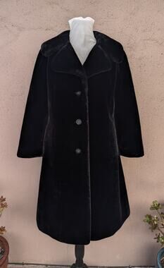 💜Vintage Black Faux Fur Mid-Length Coat Textured Buttons